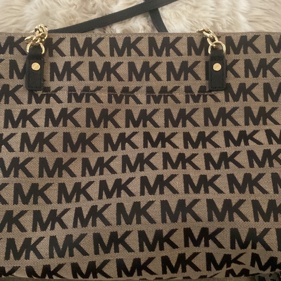 Michael kors purse - Picture 6 of 6